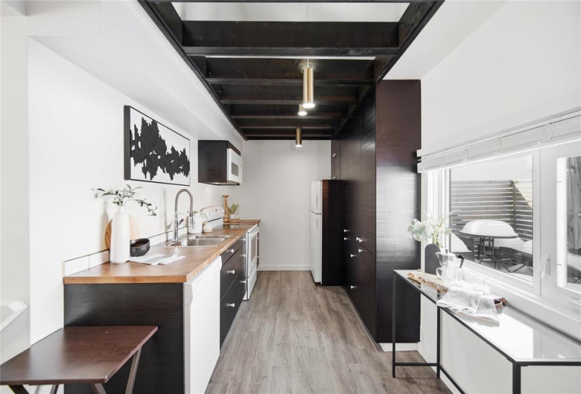 1321 Rosemount, 2 Bedrooms Bedrooms, 7 Rooms Rooms,2 BathroomsBathrooms,Residential,For Sale,Rosemount