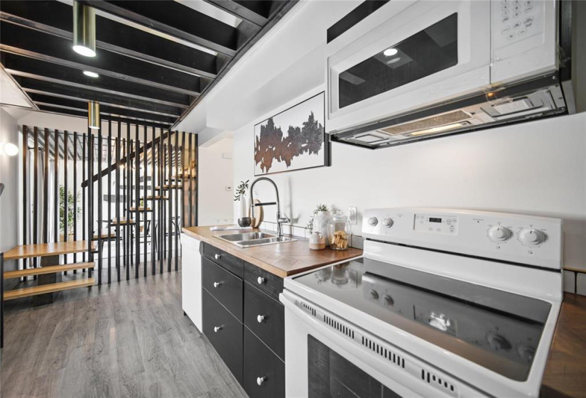 1321 Rosemount, 2 Bedrooms Bedrooms, 7 Rooms Rooms,2 BathroomsBathrooms,Residential,For Sale,Rosemount