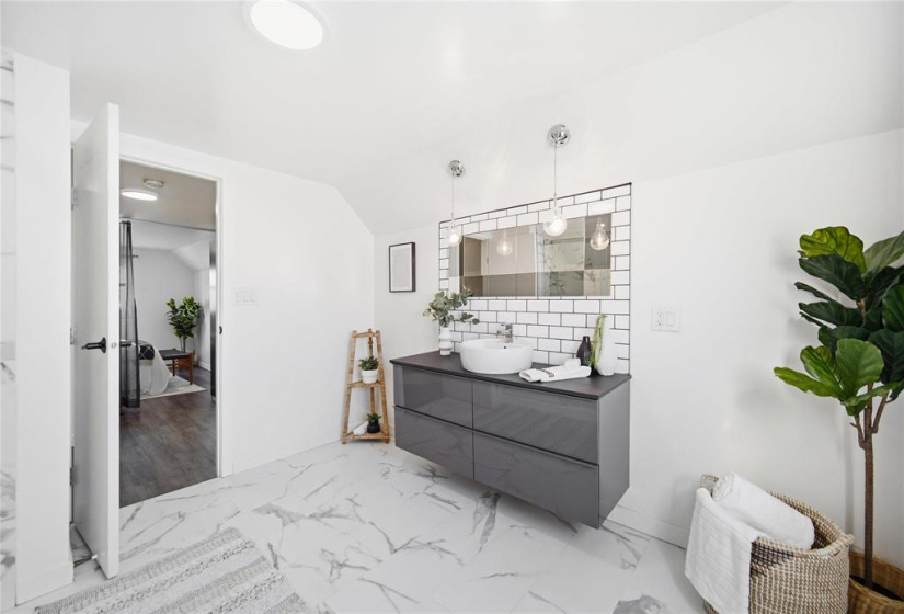 1321 Rosemount, 2 Bedrooms Bedrooms, 7 Rooms Rooms,2 BathroomsBathrooms,Residential,For Sale,Rosemount