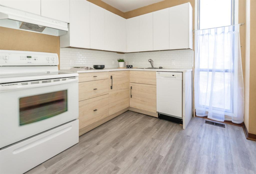 1 Snow, 3 Bedrooms Bedrooms, 10 Rooms Rooms,1 BathroomBathrooms,Condominium,For Sale,Snow