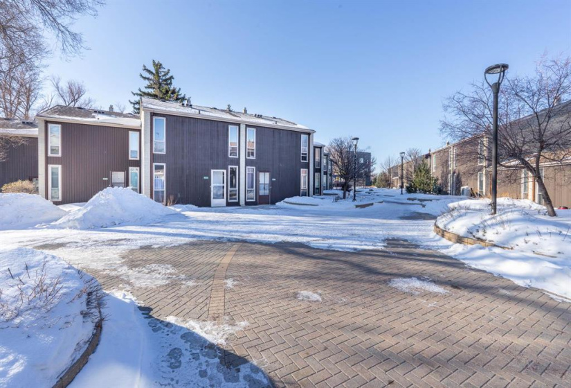 1 Snow, 3 Bedrooms Bedrooms, 10 Rooms Rooms,1 BathroomBathrooms,Condominium,For Sale,Snow