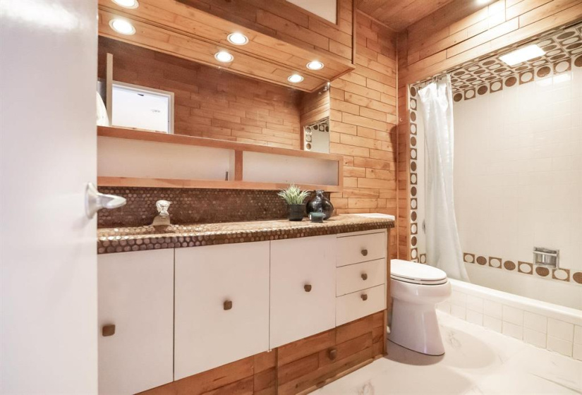 1 Snow, 3 Bedrooms Bedrooms, 10 Rooms Rooms,1 BathroomBathrooms,Condominium,For Sale,Snow