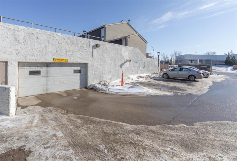 1 Snow, 3 Bedrooms Bedrooms, 10 Rooms Rooms,1 BathroomBathrooms,Condominium,For Sale,Snow