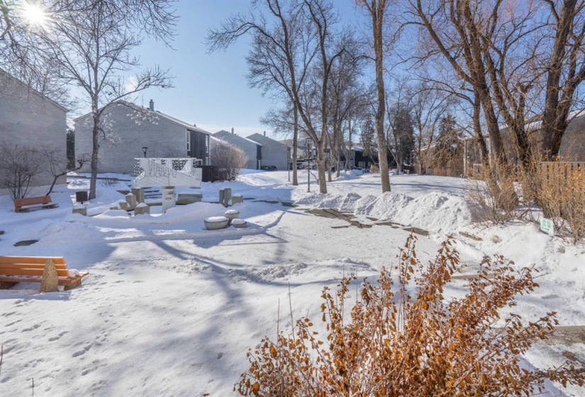 1 Snow, 3 Bedrooms Bedrooms, 10 Rooms Rooms,1 BathroomBathrooms,Condominium,For Sale,Snow