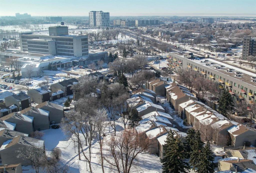 1 Snow, 3 Bedrooms Bedrooms, 10 Rooms Rooms,1 BathroomBathrooms,Condominium,For Sale,Snow