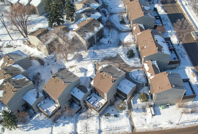 1 Snow, 3 Bedrooms Bedrooms, 10 Rooms Rooms,1 BathroomBathrooms,Condominium,For Sale,Snow