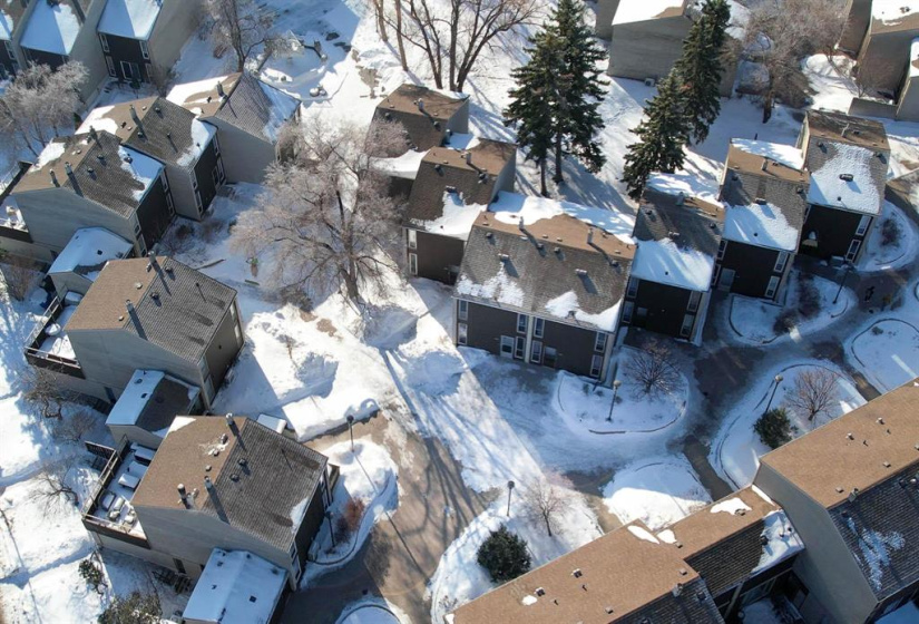 1 Snow, 3 Bedrooms Bedrooms, 10 Rooms Rooms,1 BathroomBathrooms,Condominium,For Sale,Snow