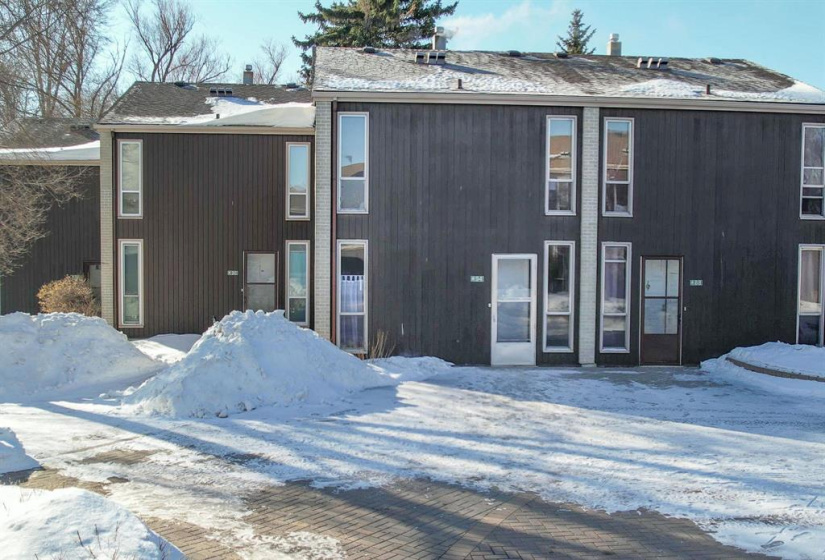 1 Snow, 3 Bedrooms Bedrooms, 10 Rooms Rooms,1 BathroomBathrooms,Condominium,For Sale,Snow