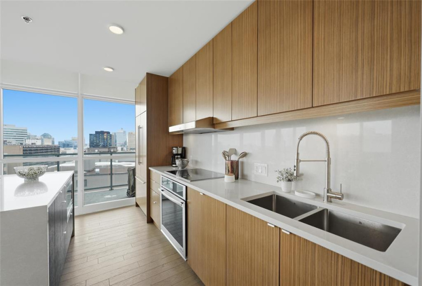 390 Assiniboine, 2 Bedrooms Bedrooms, 6 Rooms Rooms,2 BathroomsBathrooms,Condominium,For Sale,Assiniboine