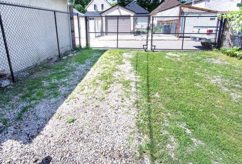 788 Beverley, 3 Bedrooms Bedrooms, 9 Rooms Rooms,2 BathroomsBathrooms,Residential,For Sale,Beverley