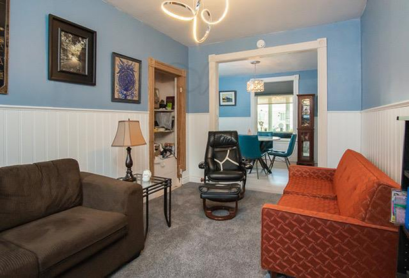 788 Beverley, 3 Bedrooms Bedrooms, 9 Rooms Rooms,2 BathroomsBathrooms,Residential,For Sale,Beverley