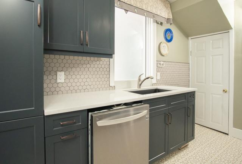 788 Beverley, 3 Bedrooms Bedrooms, 9 Rooms Rooms,2 BathroomsBathrooms,Residential,For Sale,Beverley