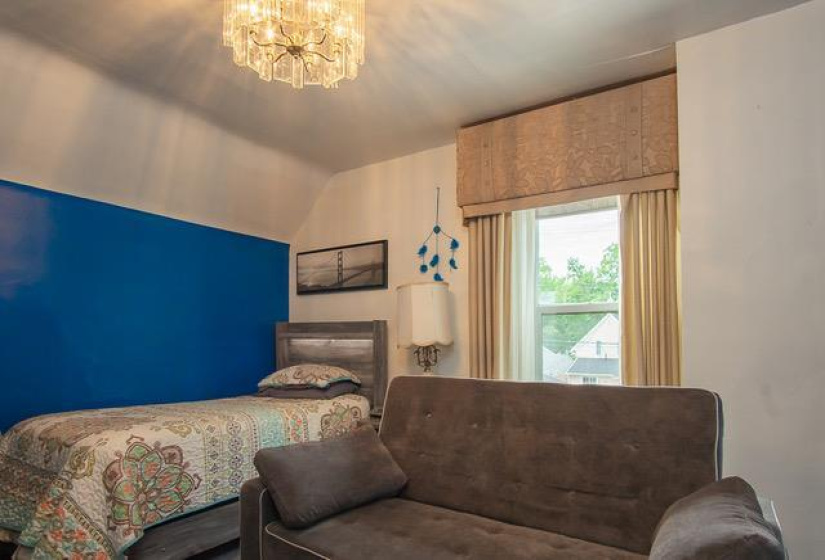 788 Beverley, 3 Bedrooms Bedrooms, 9 Rooms Rooms,2 BathroomsBathrooms,Residential,For Sale,Beverley