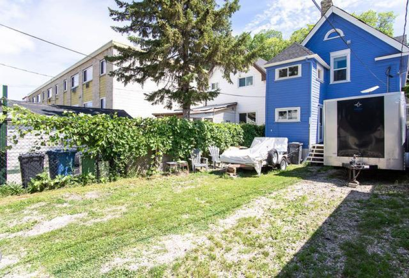 788 Beverley, 3 Bedrooms Bedrooms, 9 Rooms Rooms,2 BathroomsBathrooms,Residential,For Sale,Beverley