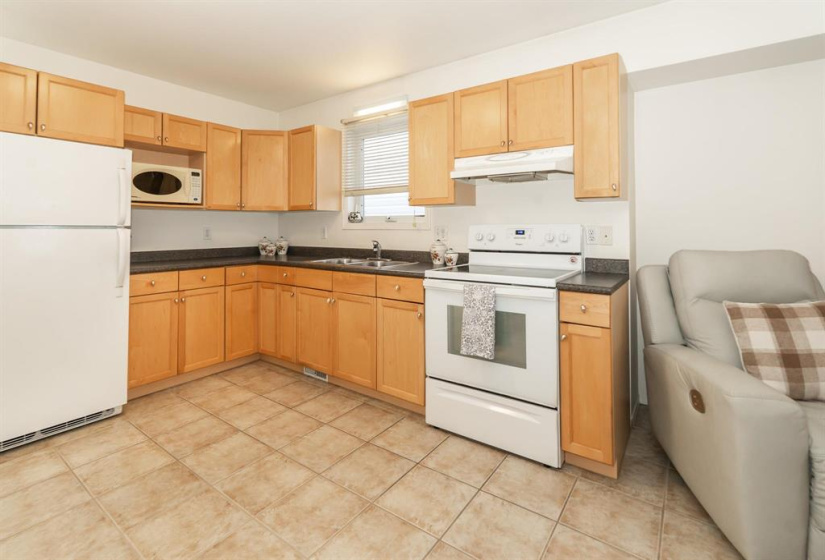 565 Trent, 2 Bedrooms Bedrooms, 8 Rooms Rooms,1 BathroomBathrooms,Residential,For Sale,Trent