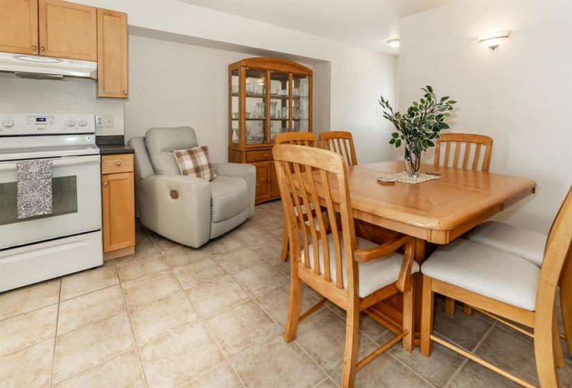 565 Trent, 2 Bedrooms Bedrooms, 8 Rooms Rooms,1 BathroomBathrooms,Residential,For Sale,Trent