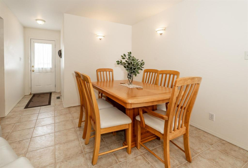 565 Trent, 2 Bedrooms Bedrooms, 8 Rooms Rooms,1 BathroomBathrooms,Residential,For Sale,Trent