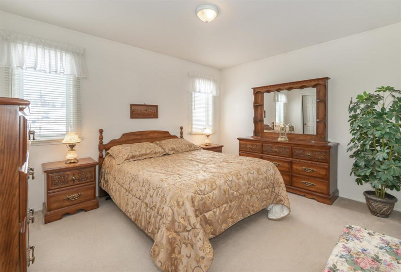 565 Trent, 2 Bedrooms Bedrooms, 8 Rooms Rooms,1 BathroomBathrooms,Residential,For Sale,Trent