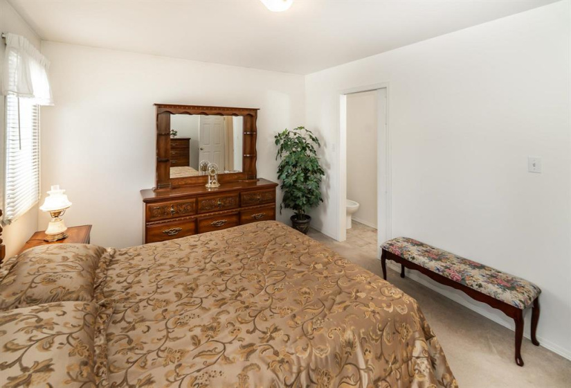 565 Trent, 2 Bedrooms Bedrooms, 8 Rooms Rooms,1 BathroomBathrooms,Residential,For Sale,Trent