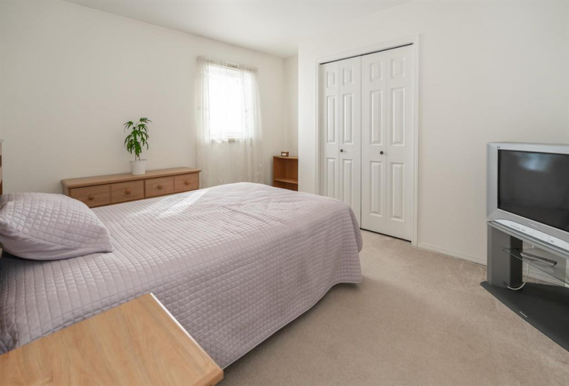 565 Trent, 2 Bedrooms Bedrooms, 8 Rooms Rooms,1 BathroomBathrooms,Residential,For Sale,Trent