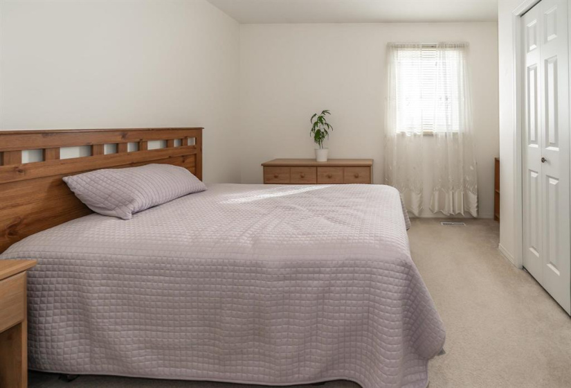 565 Trent, 2 Bedrooms Bedrooms, 8 Rooms Rooms,1 BathroomBathrooms,Residential,For Sale,Trent