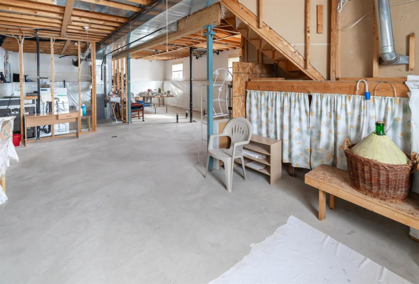 565 Trent, 2 Bedrooms Bedrooms, 8 Rooms Rooms,1 BathroomBathrooms,Residential,For Sale,Trent