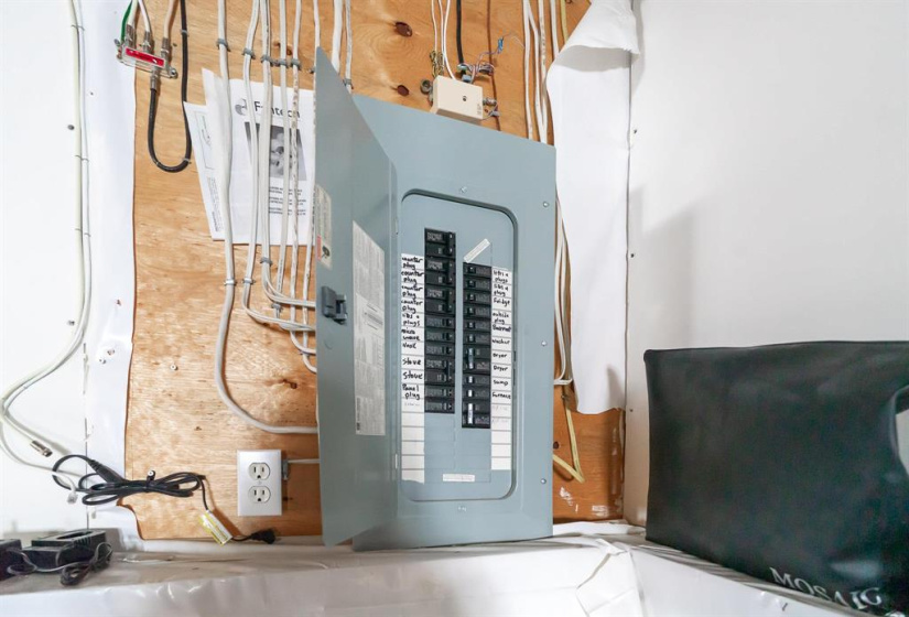 565 Trent, 2 Bedrooms Bedrooms, 8 Rooms Rooms,1 BathroomBathrooms,Residential,For Sale,Trent