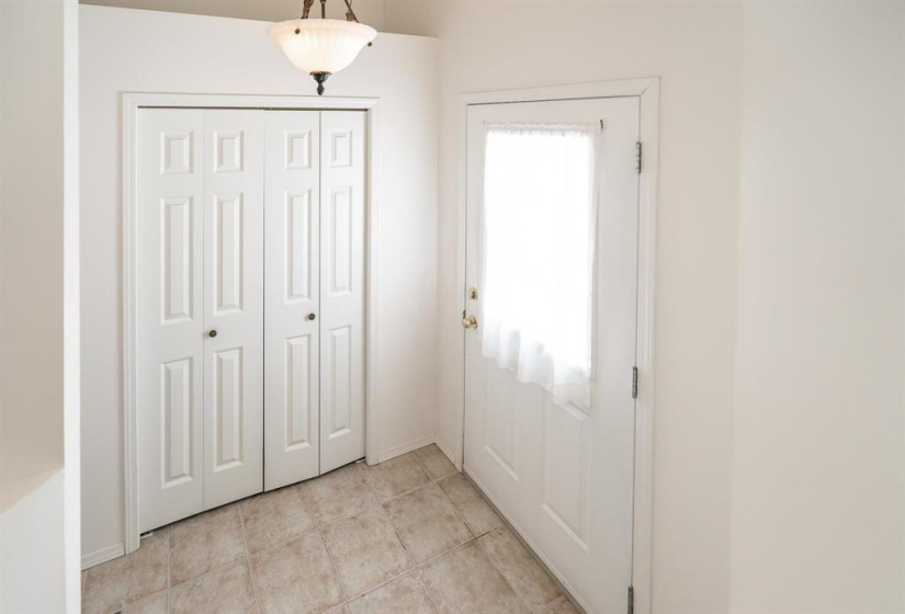 565 Trent, 2 Bedrooms Bedrooms, 8 Rooms Rooms,1 BathroomBathrooms,Residential,For Sale,Trent