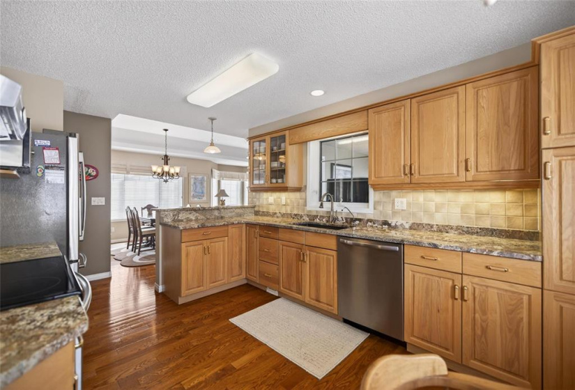 4 Oakwood, 3 Bedrooms Bedrooms, 14 Rooms Rooms,3 BathroomsBathrooms,Condominium,For Sale,Oakwood