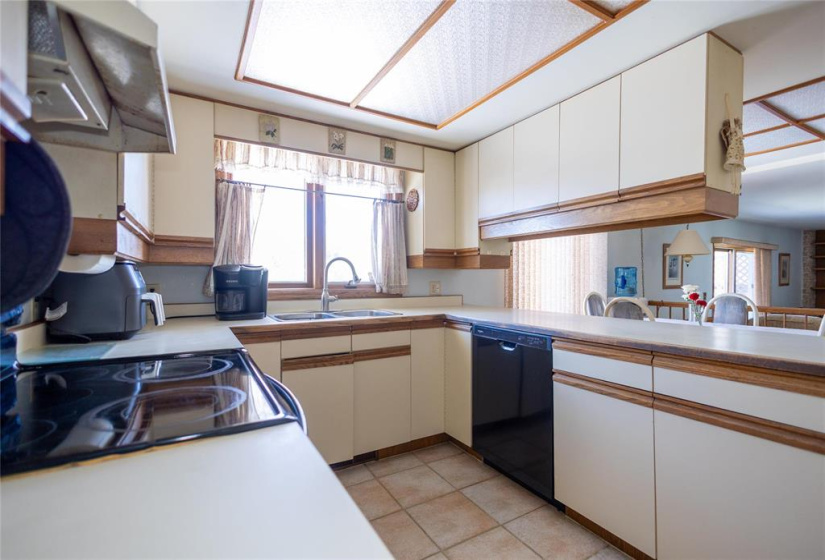 766 Sturgeon, 3 Bedrooms Bedrooms, 15 Rooms Rooms,3 BathroomsBathrooms,Residential,For Sale,Sturgeon