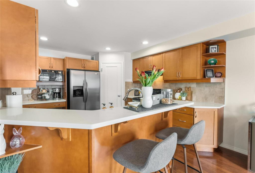 Extra seating with the breakfast bar