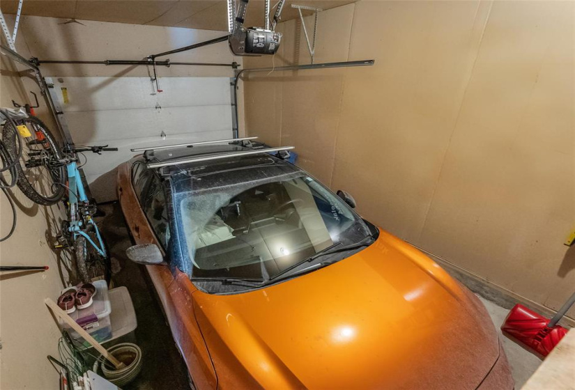 Insulated single attached garage with 10' ceiling