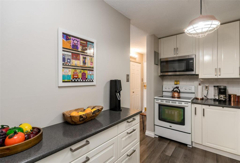 750 Kenaston, 1 Bedroom Bedrooms, 6 Rooms Rooms,1 BathroomBathrooms,Condominium,For Sale,Kenaston