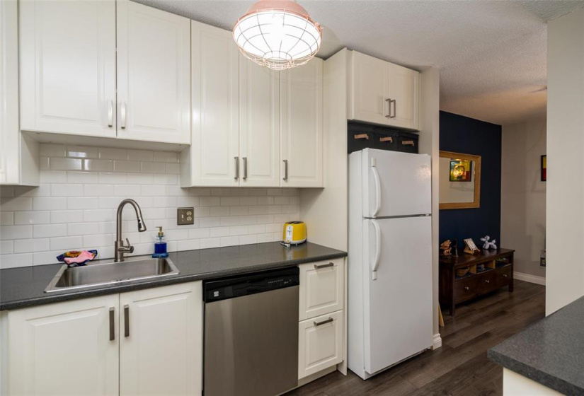 750 Kenaston, 1 Bedroom Bedrooms, 6 Rooms Rooms,1 BathroomBathrooms,Condominium,For Sale,Kenaston