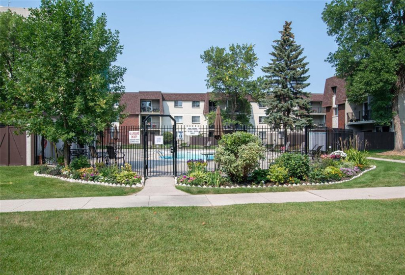 750 Kenaston, 1 Bedroom Bedrooms, 6 Rooms Rooms,1 BathroomBathrooms,Condominium,For Sale,Kenaston