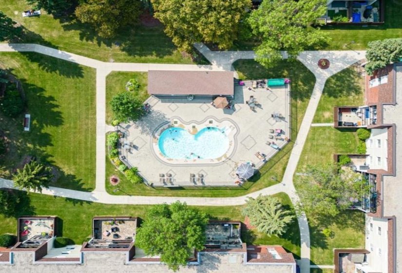 750 Kenaston, 1 Bedroom Bedrooms, 6 Rooms Rooms,1 BathroomBathrooms,Condominium,For Sale,Kenaston