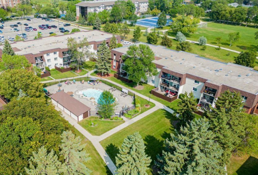 750 Kenaston, 1 Bedroom Bedrooms, 6 Rooms Rooms,1 BathroomBathrooms,Condominium,For Sale,Kenaston