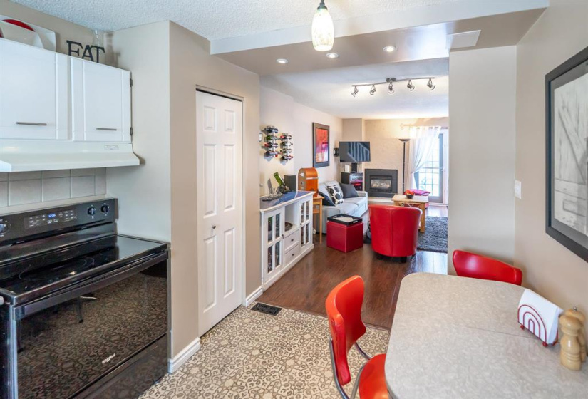 1730 Taylor, 3 Bedrooms Bedrooms, 9 Rooms Rooms,1 BathroomBathrooms,Condominium,For Sale,Taylor