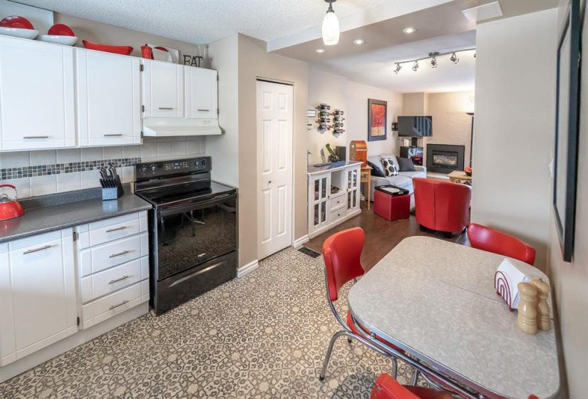 1730 Taylor, 3 Bedrooms Bedrooms, 9 Rooms Rooms,1 BathroomBathrooms,Condominium,For Sale,Taylor