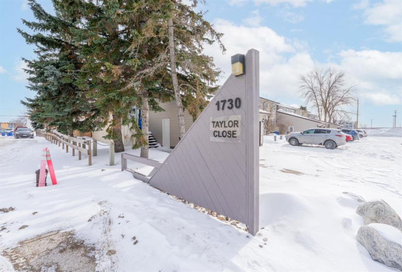 1730 Taylor, 3 Bedrooms Bedrooms, 9 Rooms Rooms,1 BathroomBathrooms,Condominium,For Sale,Taylor