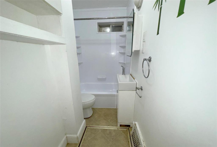 1063 Burrows, 2 Bedrooms Bedrooms, 5 Rooms Rooms,1 BathroomBathrooms,Residential,For Sale,Burrows