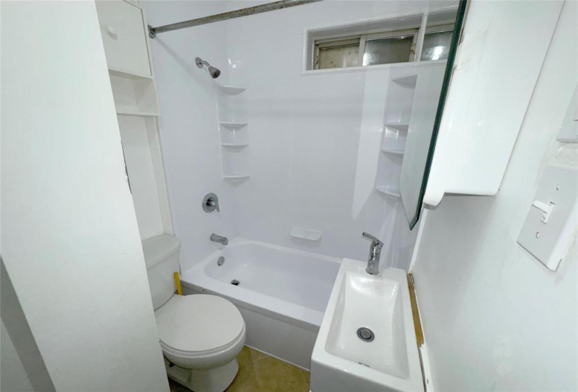 1063 Burrows, 2 Bedrooms Bedrooms, 5 Rooms Rooms,1 BathroomBathrooms,Residential,For Sale,Burrows