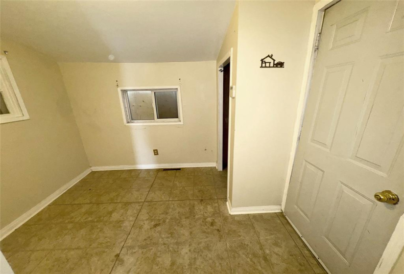 1063 Burrows, 2 Bedrooms Bedrooms, 5 Rooms Rooms,1 BathroomBathrooms,Residential,For Sale,Burrows