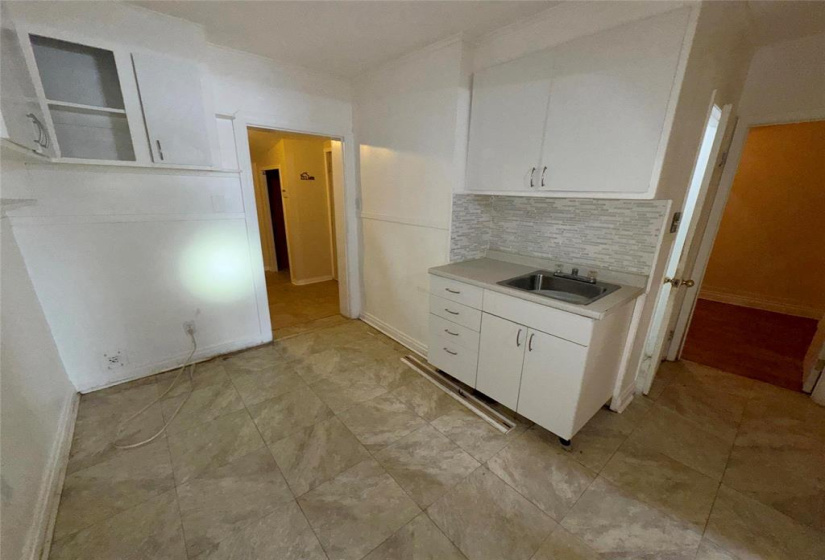 1063 Burrows, 2 Bedrooms Bedrooms, 5 Rooms Rooms,1 BathroomBathrooms,Residential,For Sale,Burrows