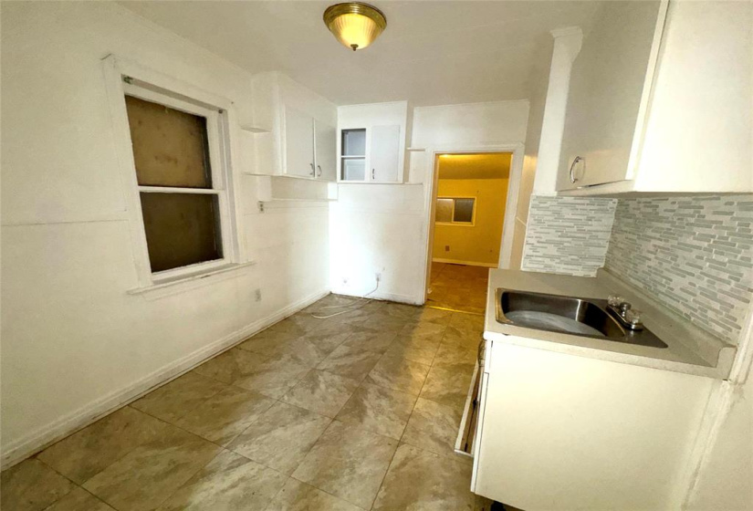 1063 Burrows, 2 Bedrooms Bedrooms, 5 Rooms Rooms,1 BathroomBathrooms,Residential,For Sale,Burrows