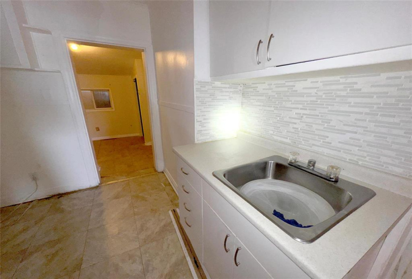 1063 Burrows, 2 Bedrooms Bedrooms, 5 Rooms Rooms,1 BathroomBathrooms,Residential,For Sale,Burrows