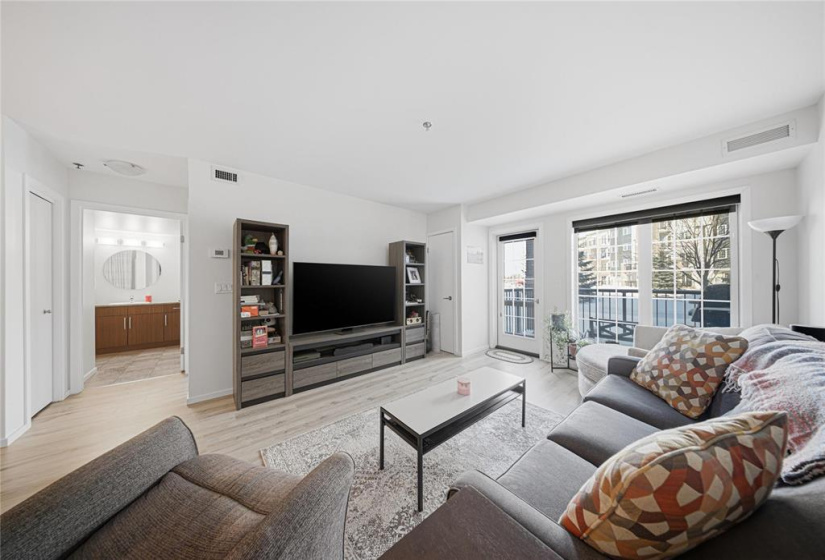 25 Bridgeland, 2 Bedrooms Bedrooms, 7 Rooms Rooms,1 BathroomBathrooms,Condominium,For Sale,Bridgeland