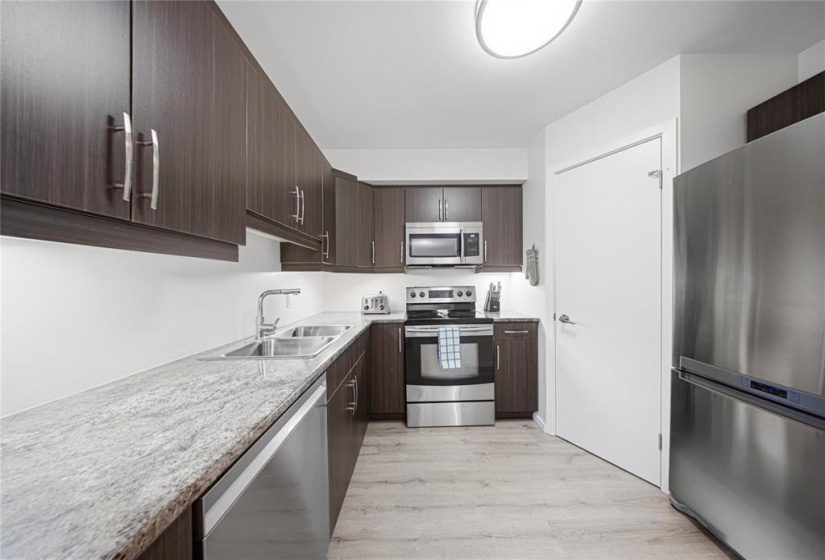 25 Bridgeland, 2 Bedrooms Bedrooms, 7 Rooms Rooms,1 BathroomBathrooms,Condominium,For Sale,Bridgeland