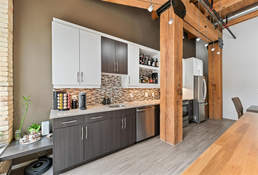 110 James, 1 Bedroom Bedrooms, 6 Rooms Rooms,1 BathroomBathrooms,Condominium,For Sale,James