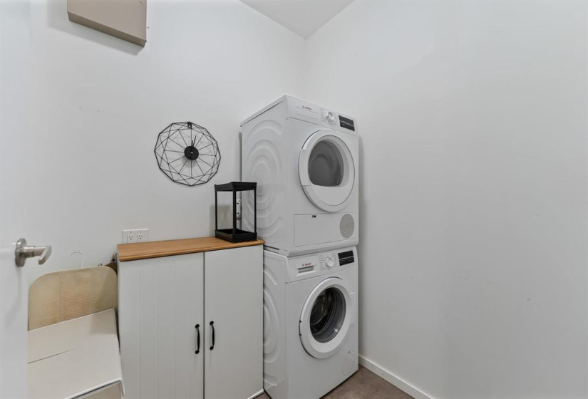 110 James, 1 Bedroom Bedrooms, 6 Rooms Rooms,1 BathroomBathrooms,Condominium,For Sale,James